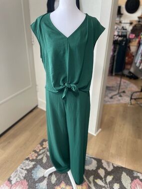 Green V-Neck Tie-Waist Two Piece Set